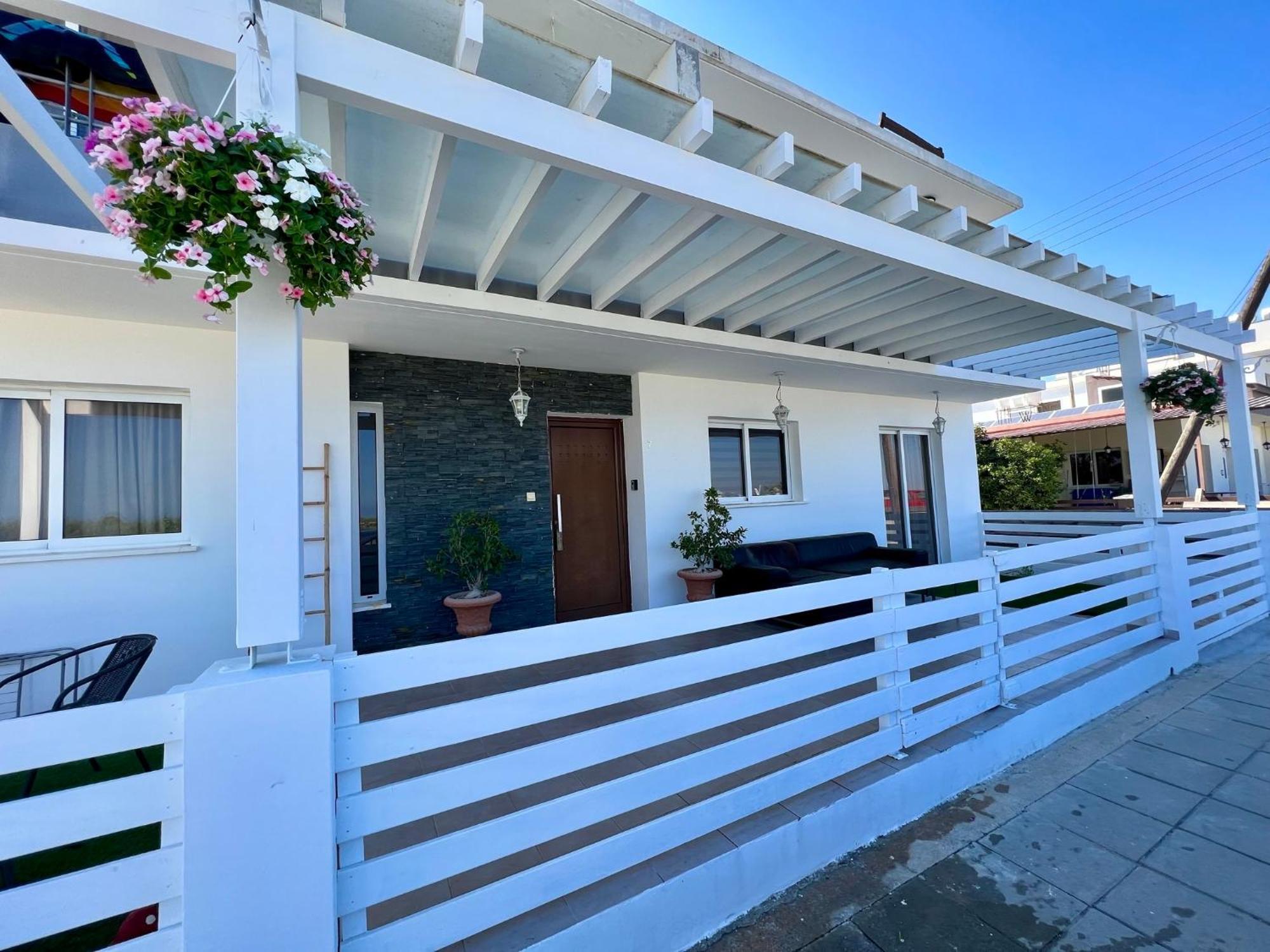 Fat Cow Apartments Larnaca Dış mekan fotoğraf